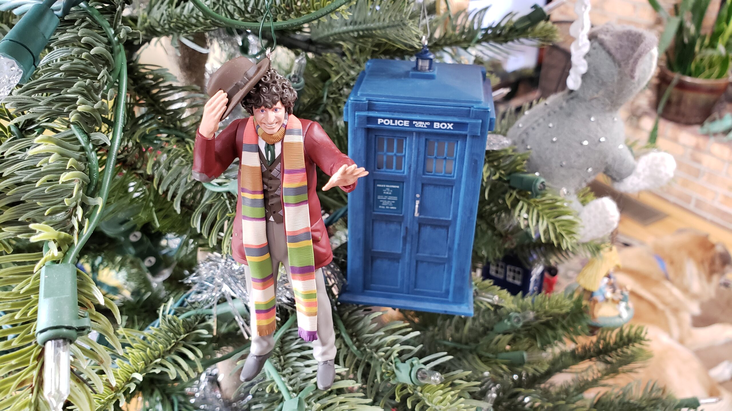 Hallmark Doctor Who TARDIS Christmas Ornament